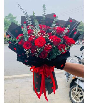 two dozen red roses to vietnam