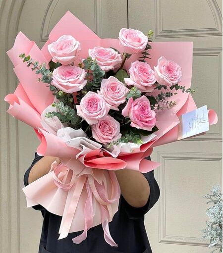 12 pink roses hand bouquet to vietnam